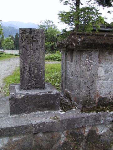 右石塀と石柱