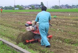 排土機で排土をする様子